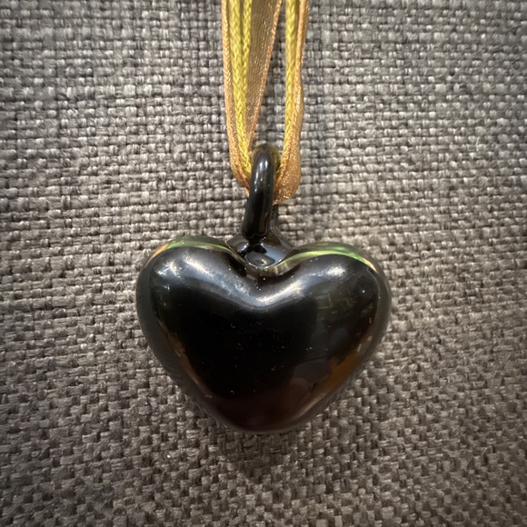 Murano glass heart pendant on ribbon - Picture 4 of 6